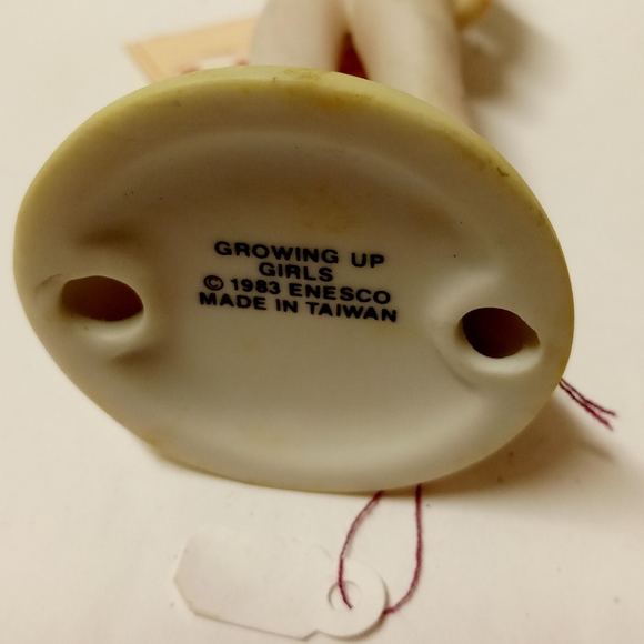 RARE Vintage ENESCO 1983 Figurine Growing Up Girls Porcelain Ceramic Collectible - Picture 6 of 7